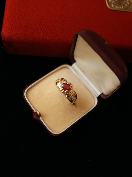 Anello vintage in vermeil placcato oro con cristallo rosso e punzone francese, anni '80